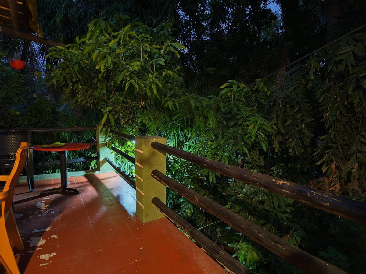 Lotus Riya Home Stay Хампі Екстер'єр фото
