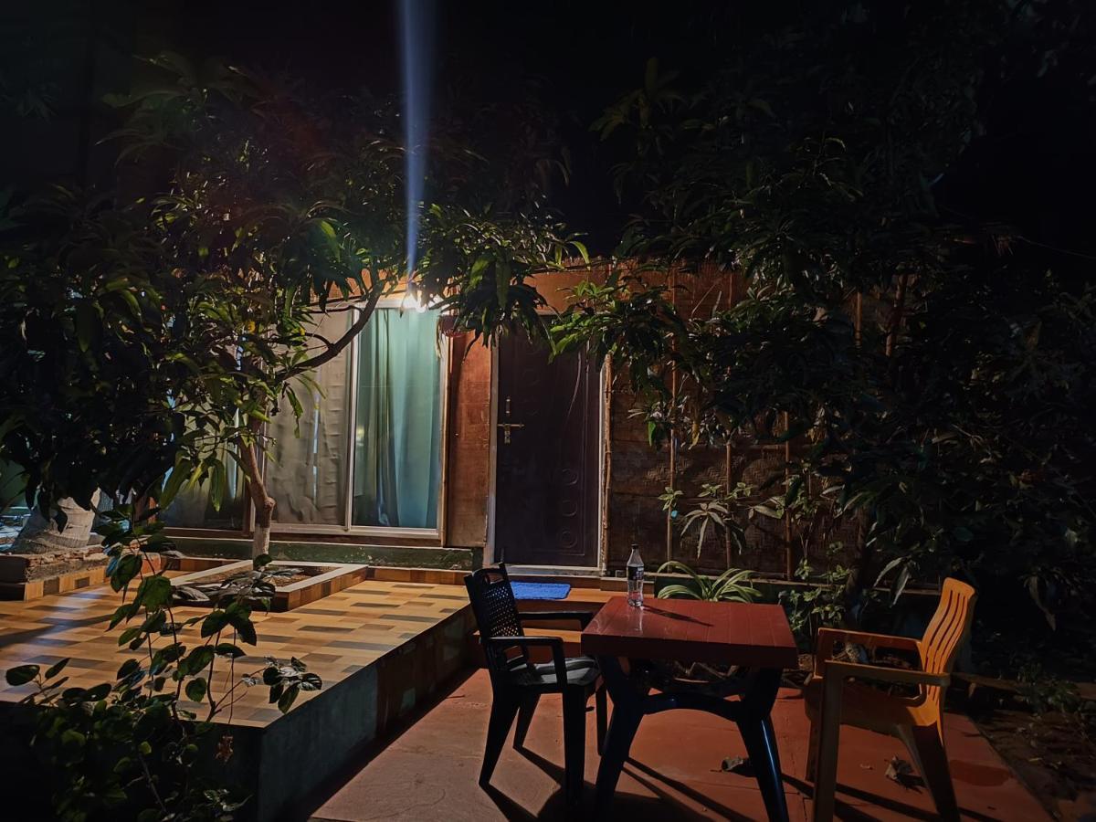 Lotus Riya Home Stay Хампі Екстер'єр фото